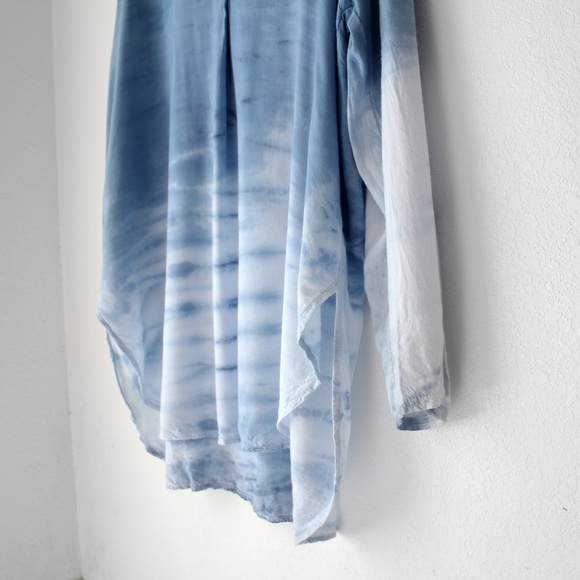 ✨UO - Blue Bridgette Dip-dye Popover Shirt ✨ - Picture 5 of 8